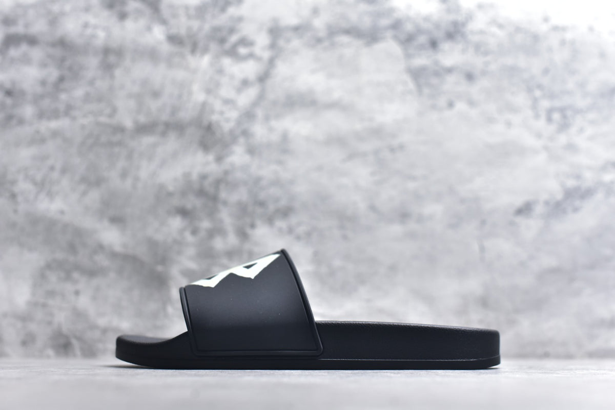 Balenciaga Pool Slide '689030W1SA2'