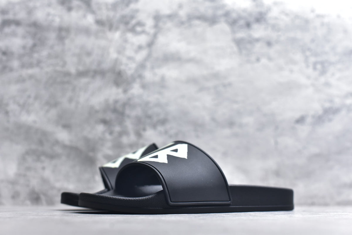 Balenciaga Pool Slide '689030W1SA2'