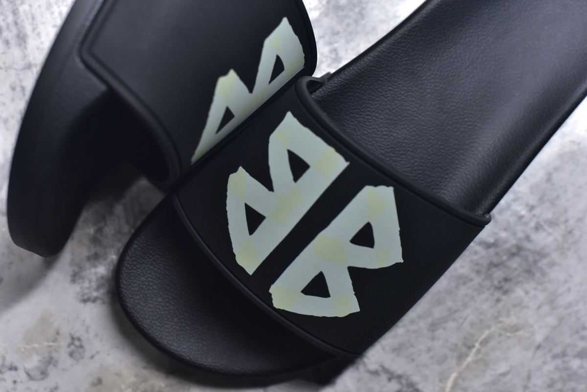 Balenciaga Pool Slide '689030W1SA2'