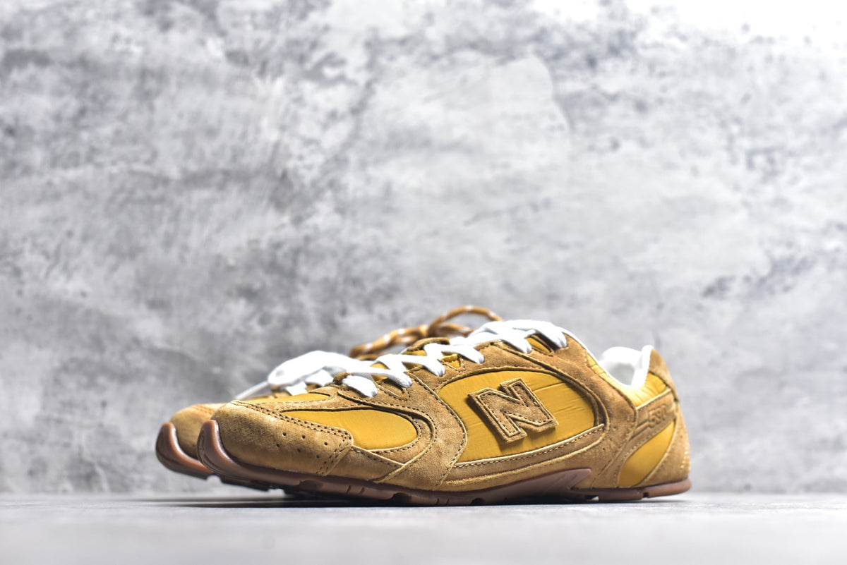 Miu Miu × New Balance Running Shoe '5E165E_D7R_F0044_F_BD05'