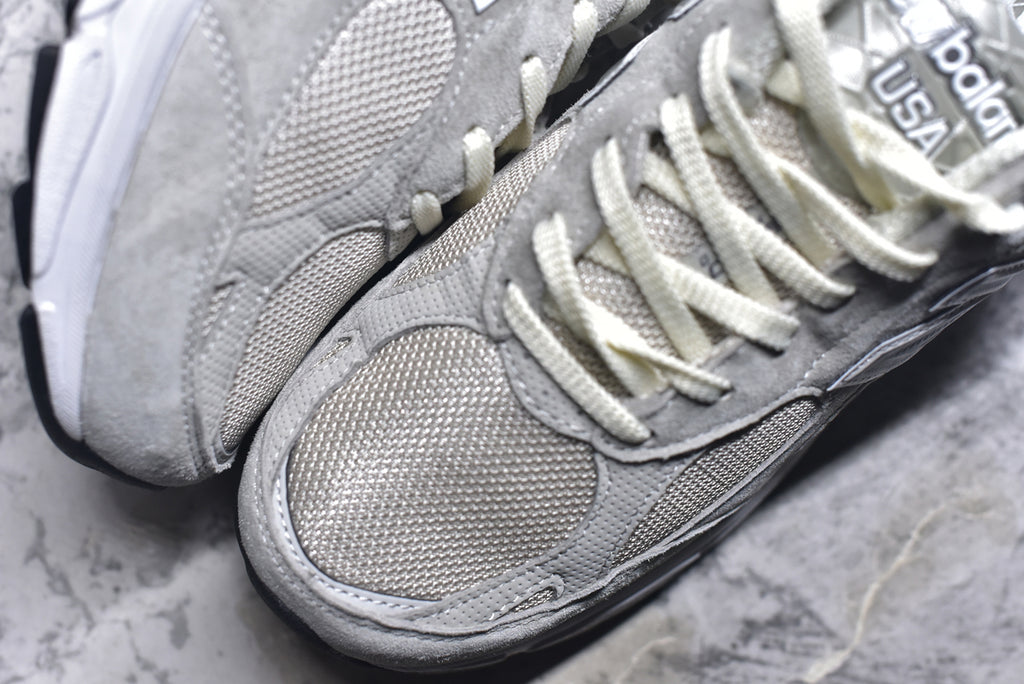 Kith × New Balance 990v3 'Grey/White' — U990KT3