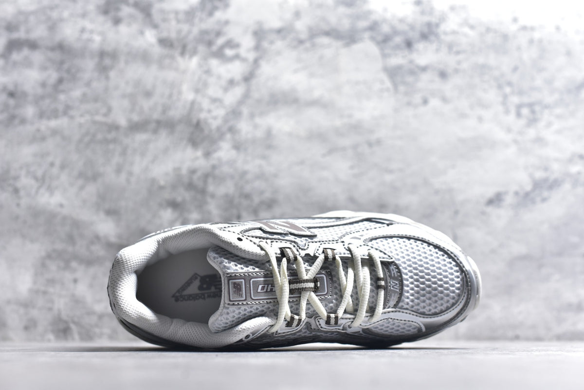 New Balance 740 Retro Dad Sneaker — U740MU2