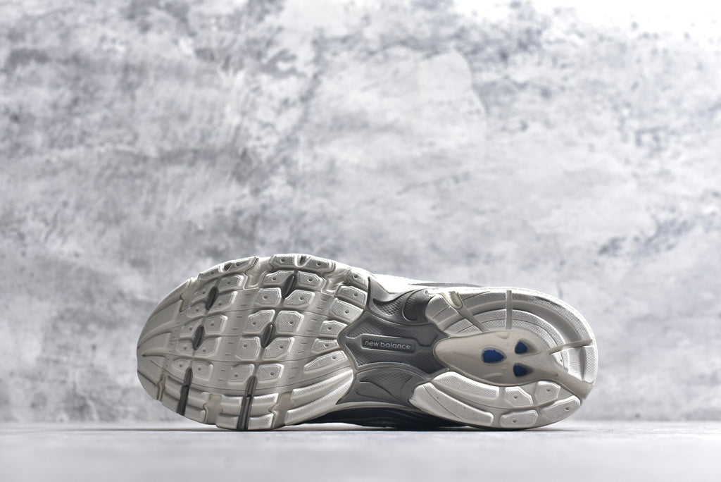 New Balance 740 Retro Dad Sneaker — U740MU2