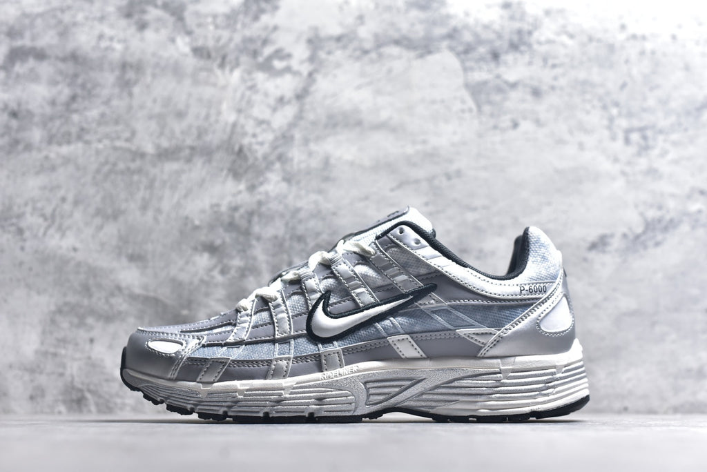 Nike Retro Low-Top Dad Running Sneaker IH4465-095