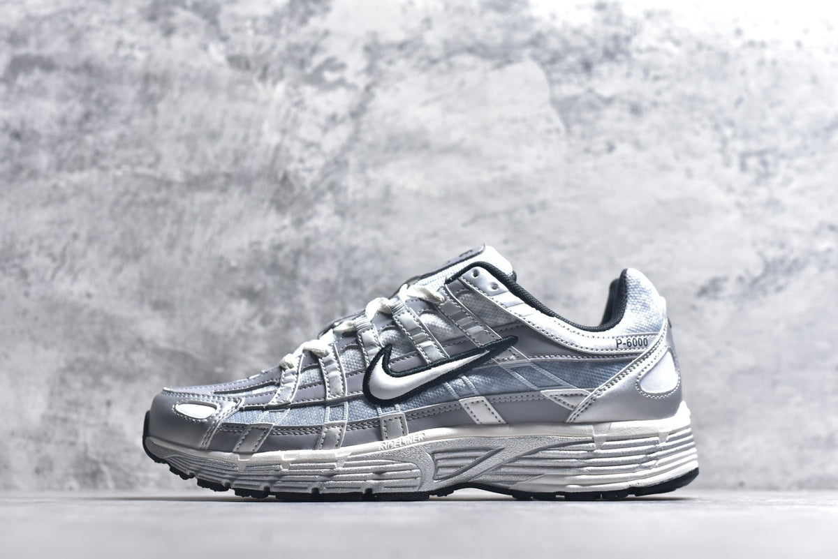 Nike Retro Low-Top Dad Running Sneaker IH4465-095