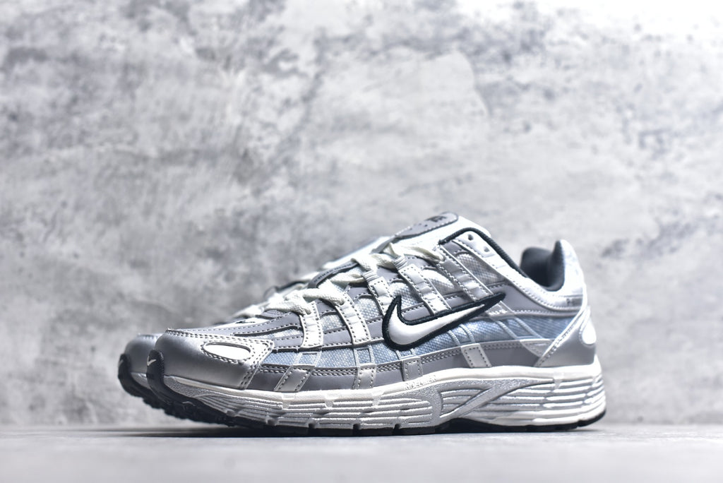 Nike Retro Low-Top Dad Running Sneaker IH4465-095