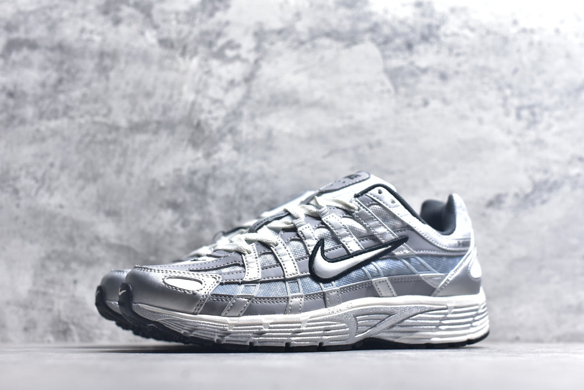 Nike Retro Low-Top Dad Running Sneaker IH4465-095