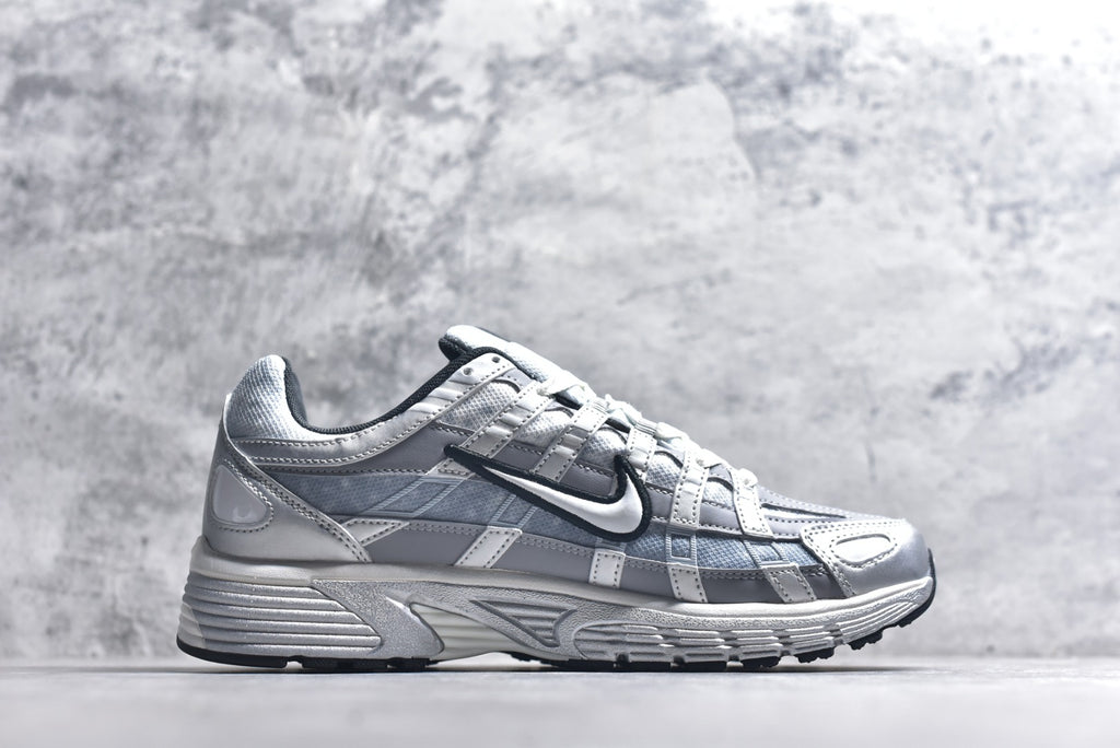Nike Retro Low-Top Dad Running Sneaker IH4465-095