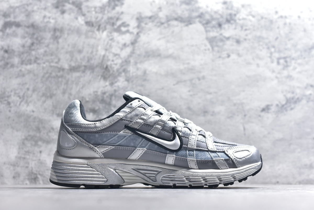Nike Retro Low-Top Dad Running Sneaker IH4465-095