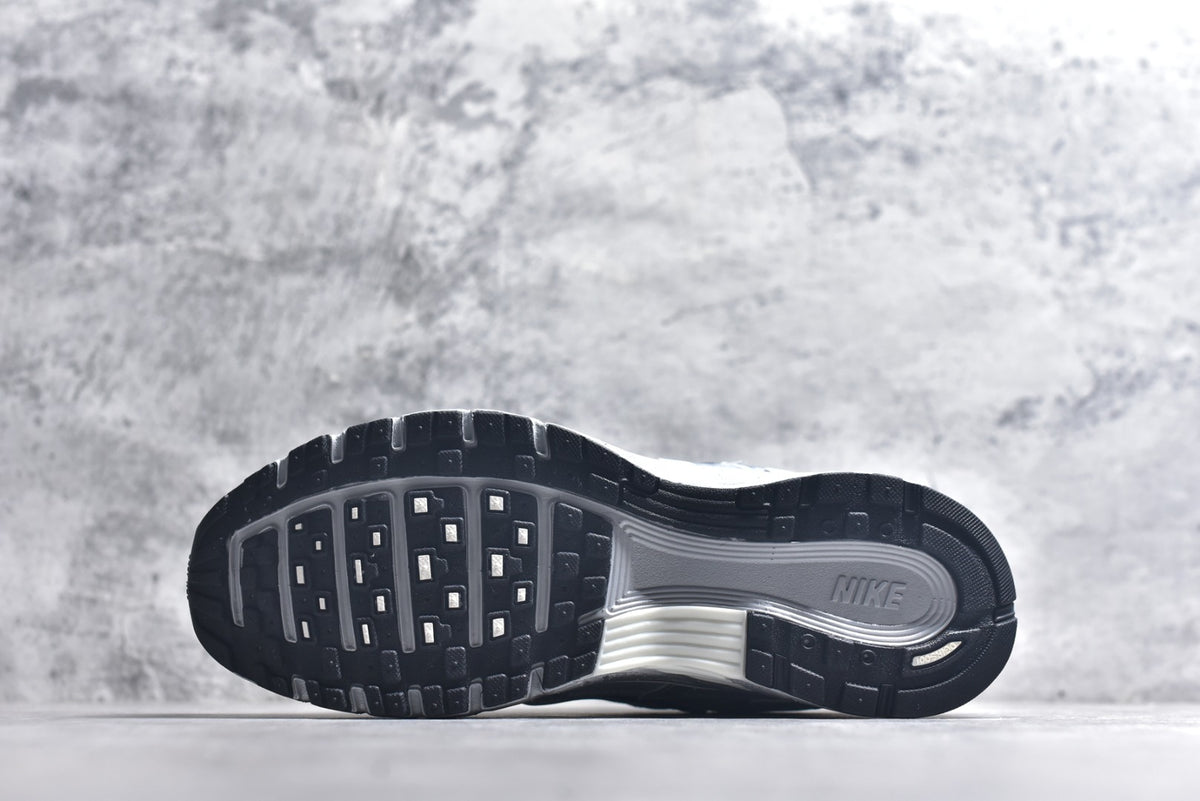 Nike Retro Low-Top Dad Running Sneaker IH4465-095