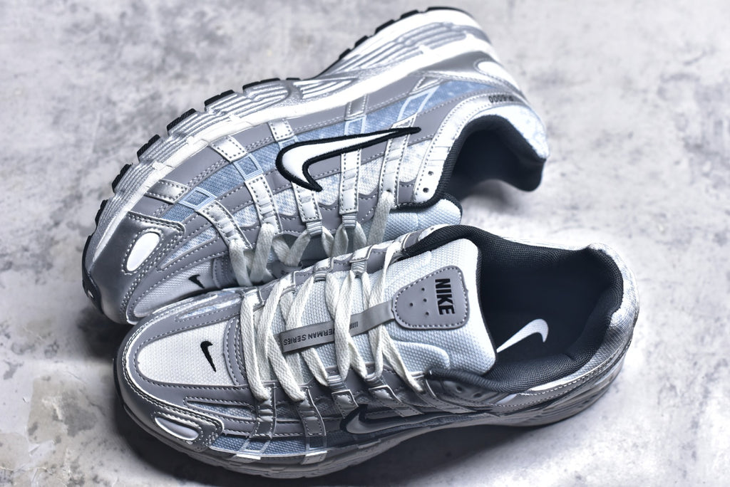 Nike Retro Low-Top Dad Running Sneaker IH4465-095