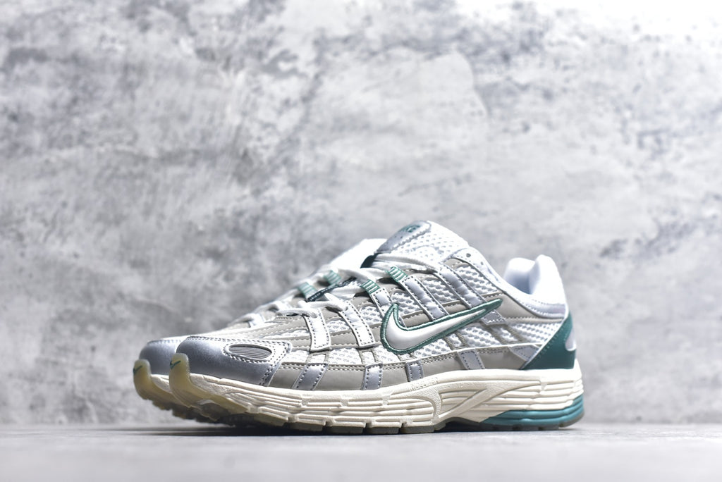 Nike Retro Low-Top Dad Running Sneaker HF4308-072