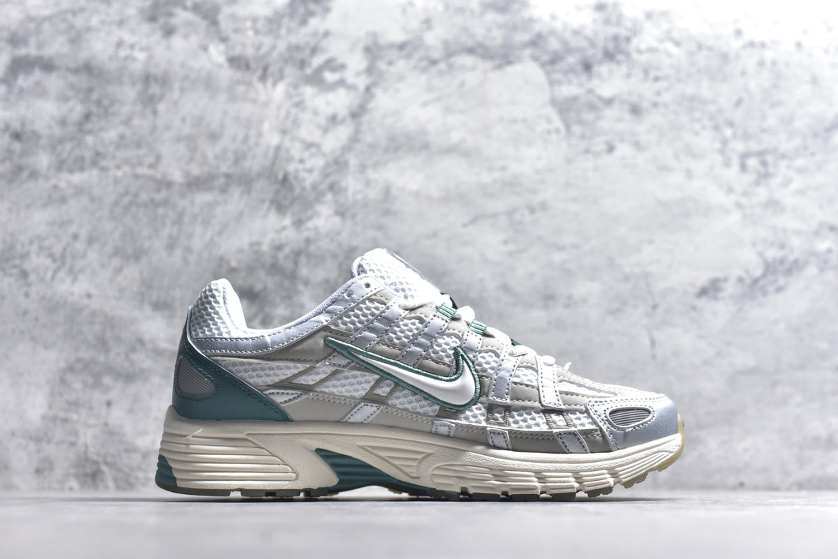 Nike Retro Low-Top Dad Running Sneaker HF4308-072