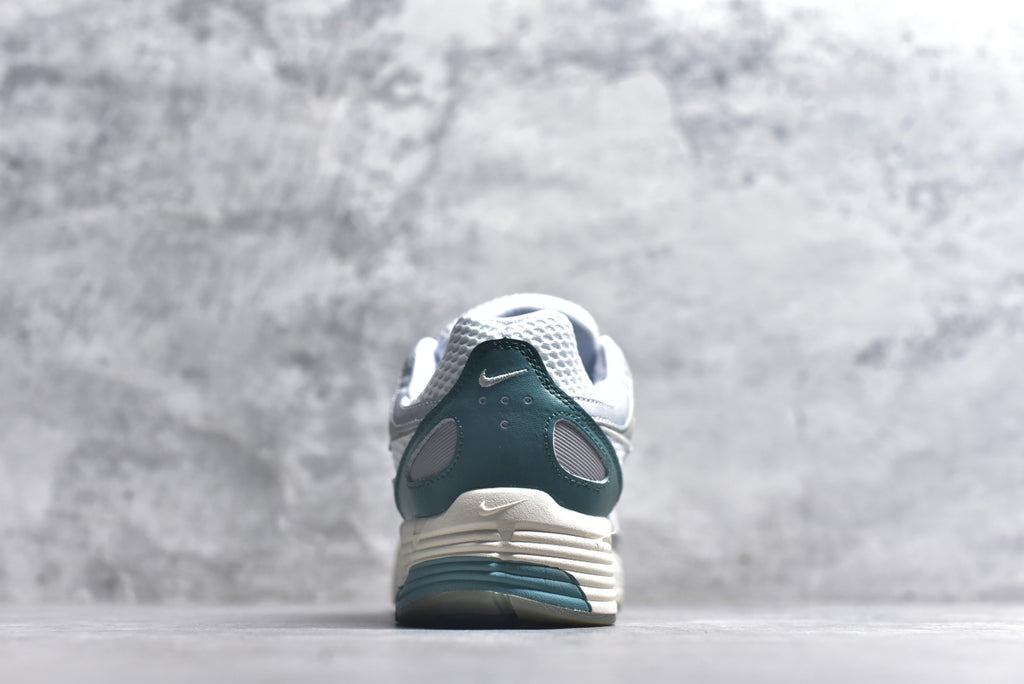 Nike Retro Low-Top Dad Running Sneaker HF4308-072