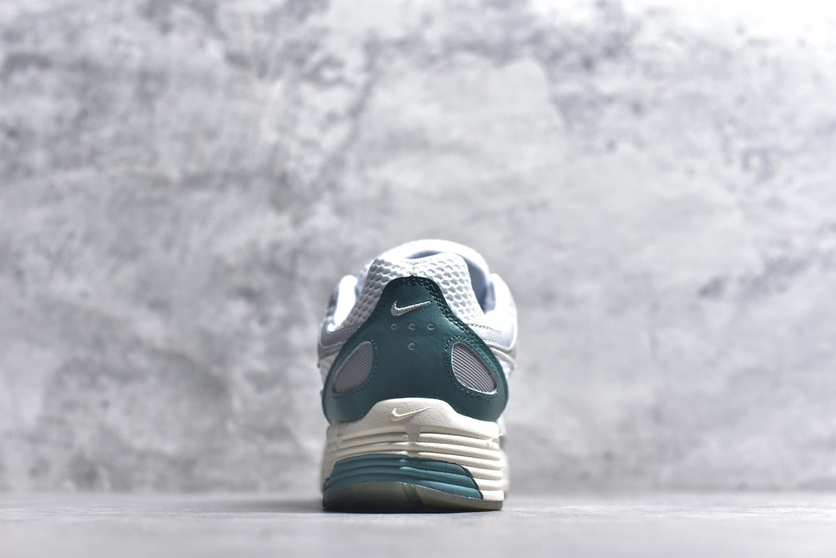 Nike Retro Low-Top Dad Running Sneaker HF4308-072