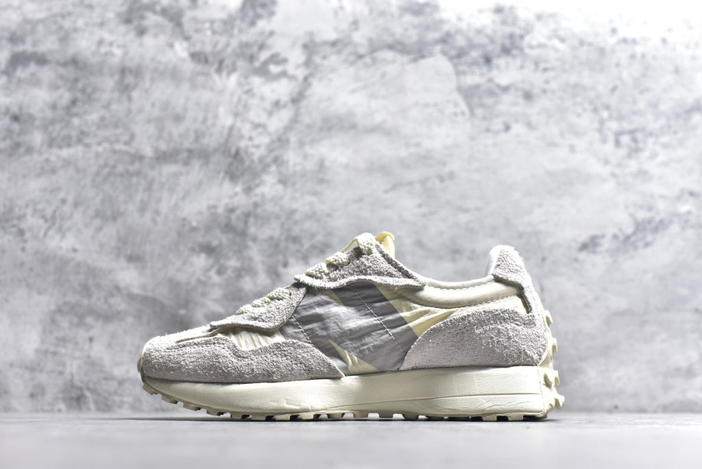 New Balance 327 Retro Running Sneaker U327WCC