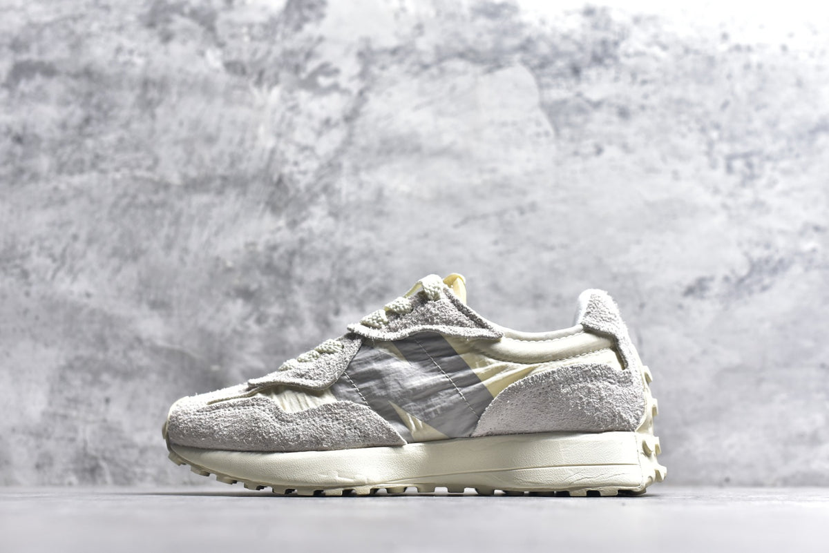New Balance 327 Retro Running Sneaker U327WCC