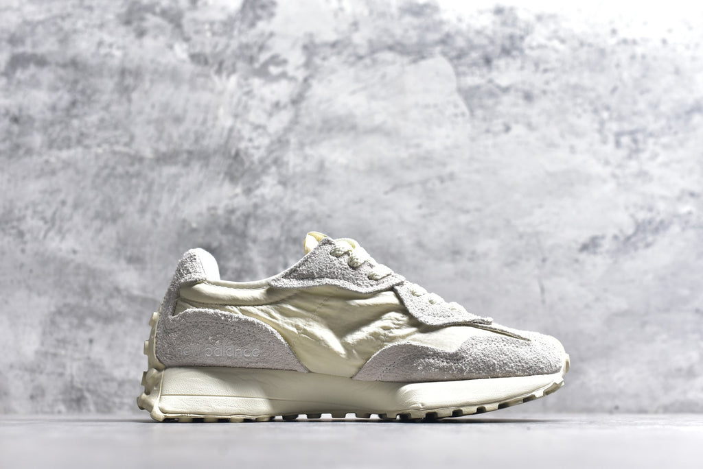 New Balance 327 Retro Running Sneaker U327WCC