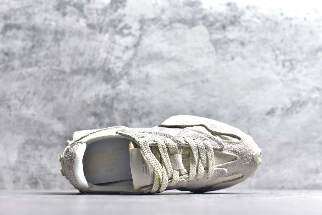 New Balance 327 Retro Running Sneaker U327WCC
