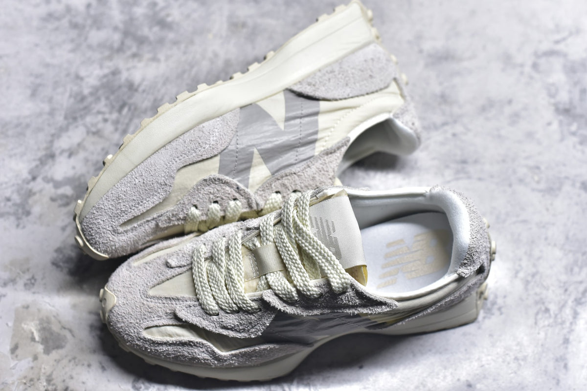 New Balance 327 Retro Running Sneaker U327WCC