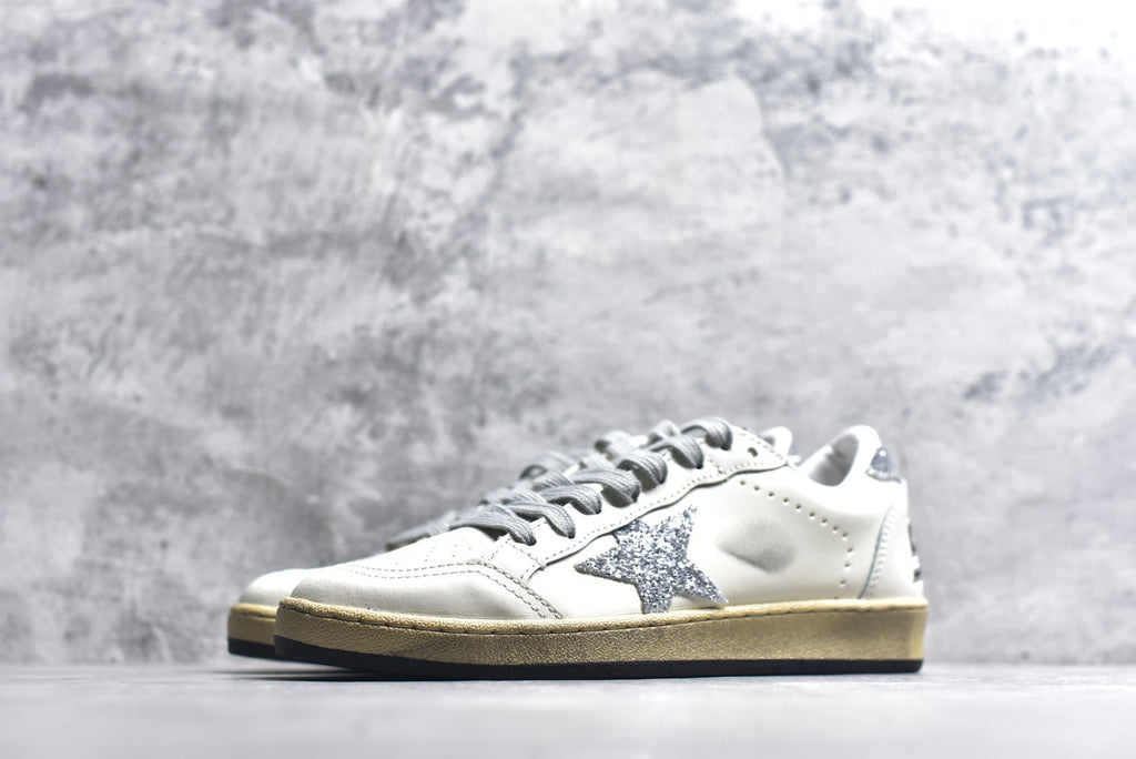 Golden Goose Super-Star Unisex Low-Top Distressed Leather Sneaker