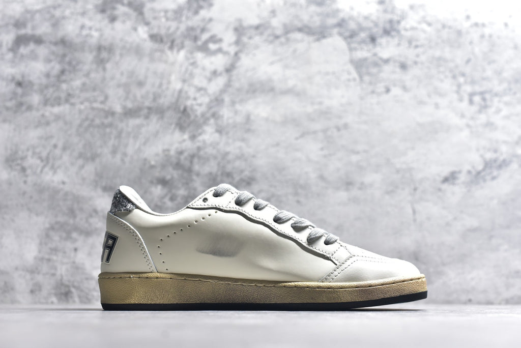 Golden Goose Super-Star Unisex Low-Top Distressed Leather Sneaker