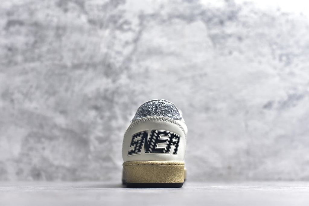 Golden Goose Super-Star Unisex Low-Top Distressed Leather Sneaker