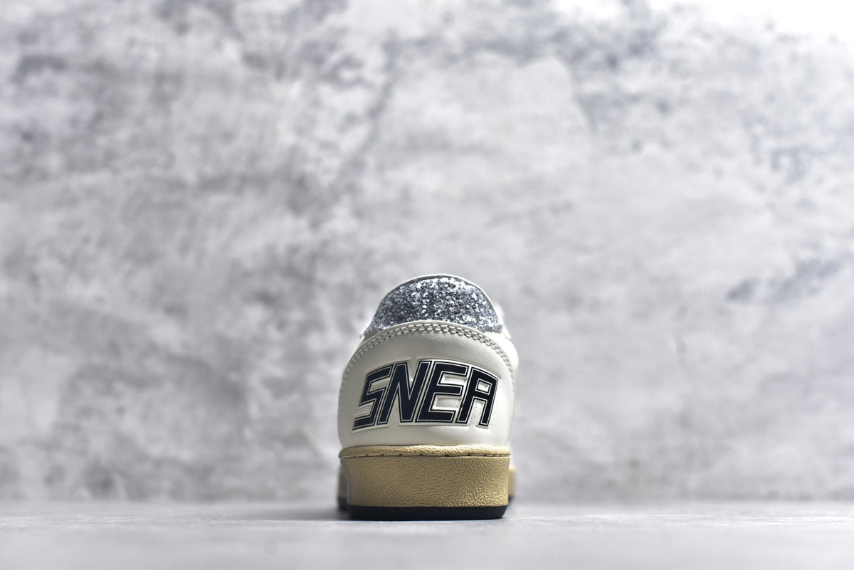 Golden Goose Super-Star Unisex Low-Top Distressed Leather Sneaker