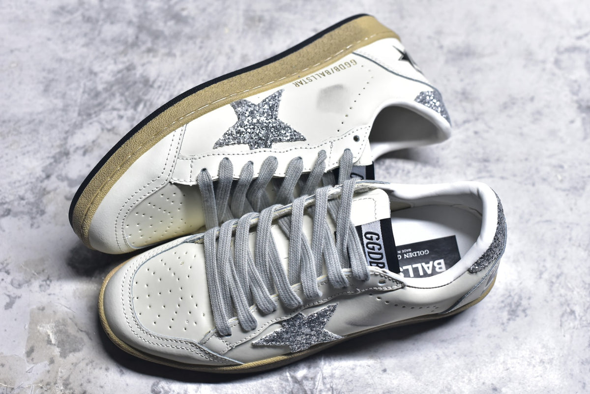 Golden Goose Super-Star Unisex Low-Top Distressed Leather Sneaker