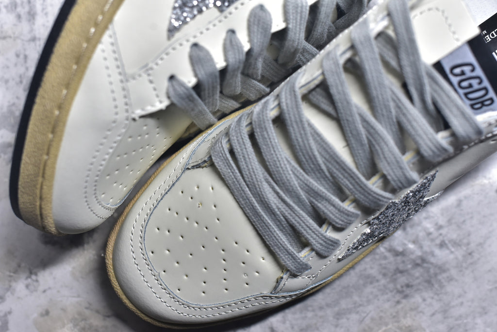 Golden Goose Super-Star Unisex Low-Top Distressed Leather Sneaker