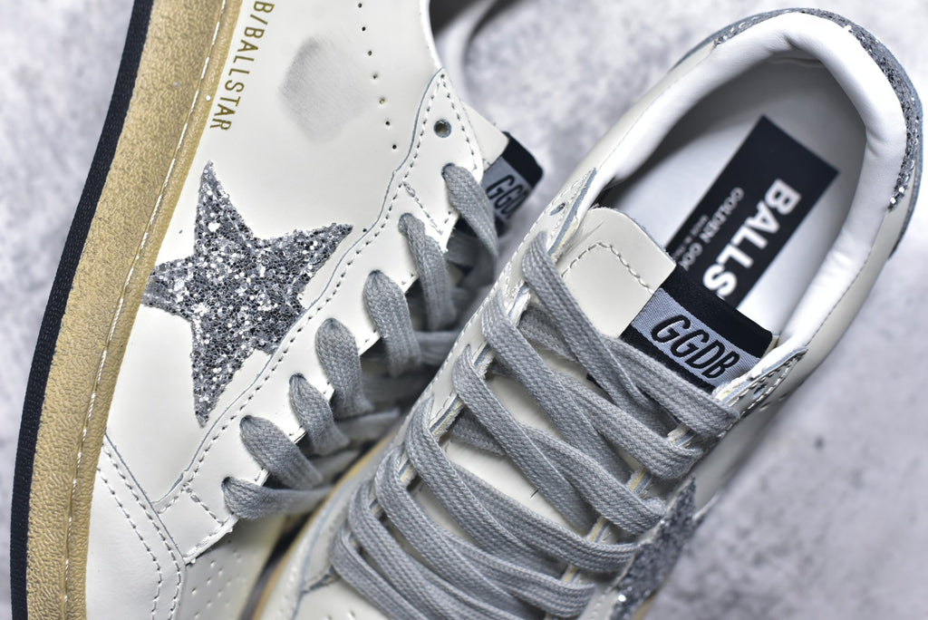 Golden Goose Super-Star Unisex Low-Top Distressed Leather Sneaker