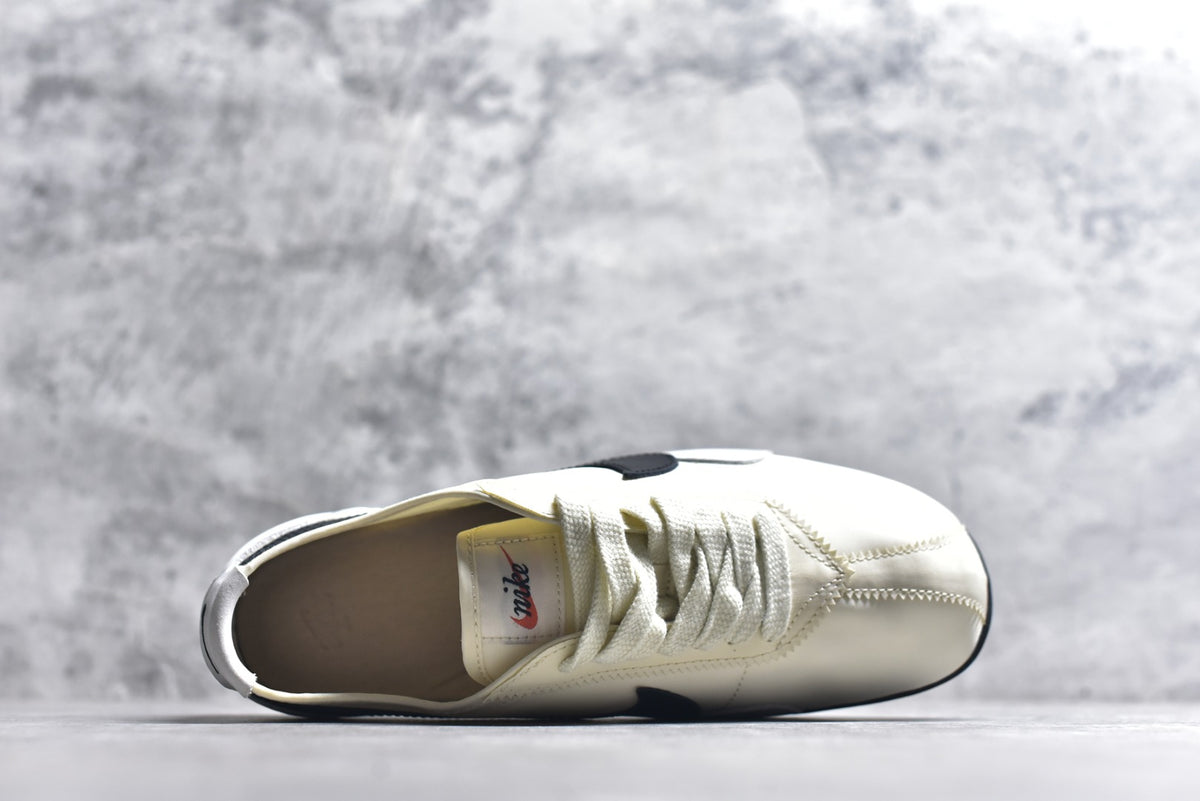 Nike Moon Shoe OG SP Unisex Lifestyle Sneaker