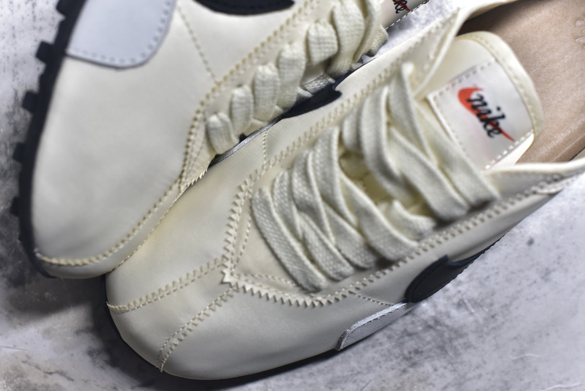 Nike Moon Shoe OG SP Unisex Lifestyle Sneaker