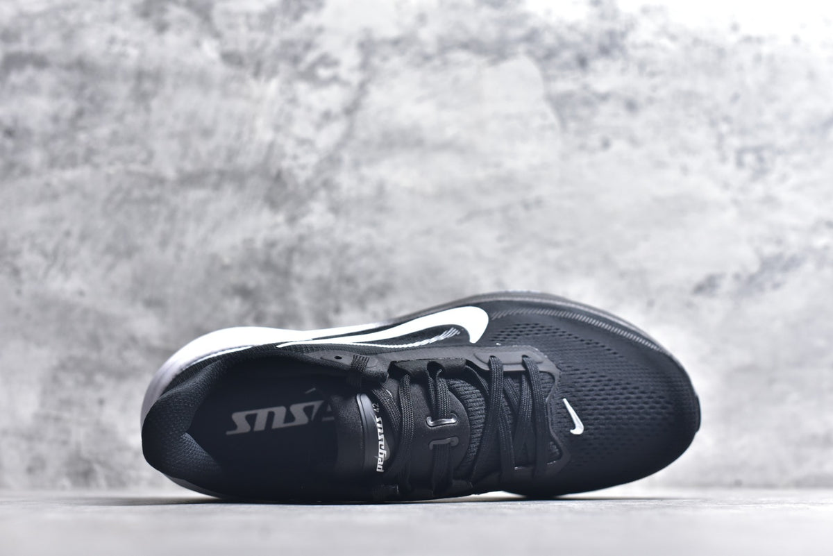 NIKE Pegasus 42 Low-Top Training & Running Shoes