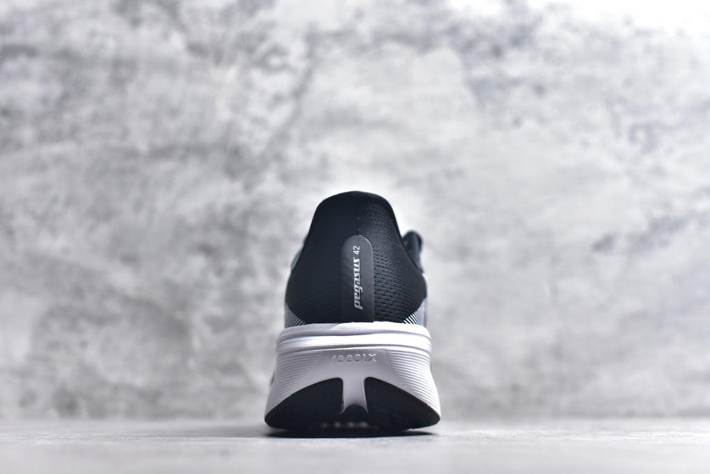 NIKE Pegasus 42 Low-Top Training & Running Shoes