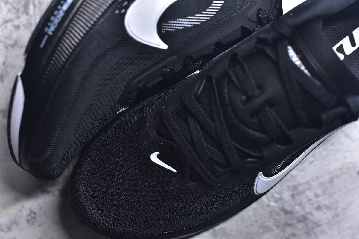 NIKE Pegasus 42 Low-Top Training & Running Shoes