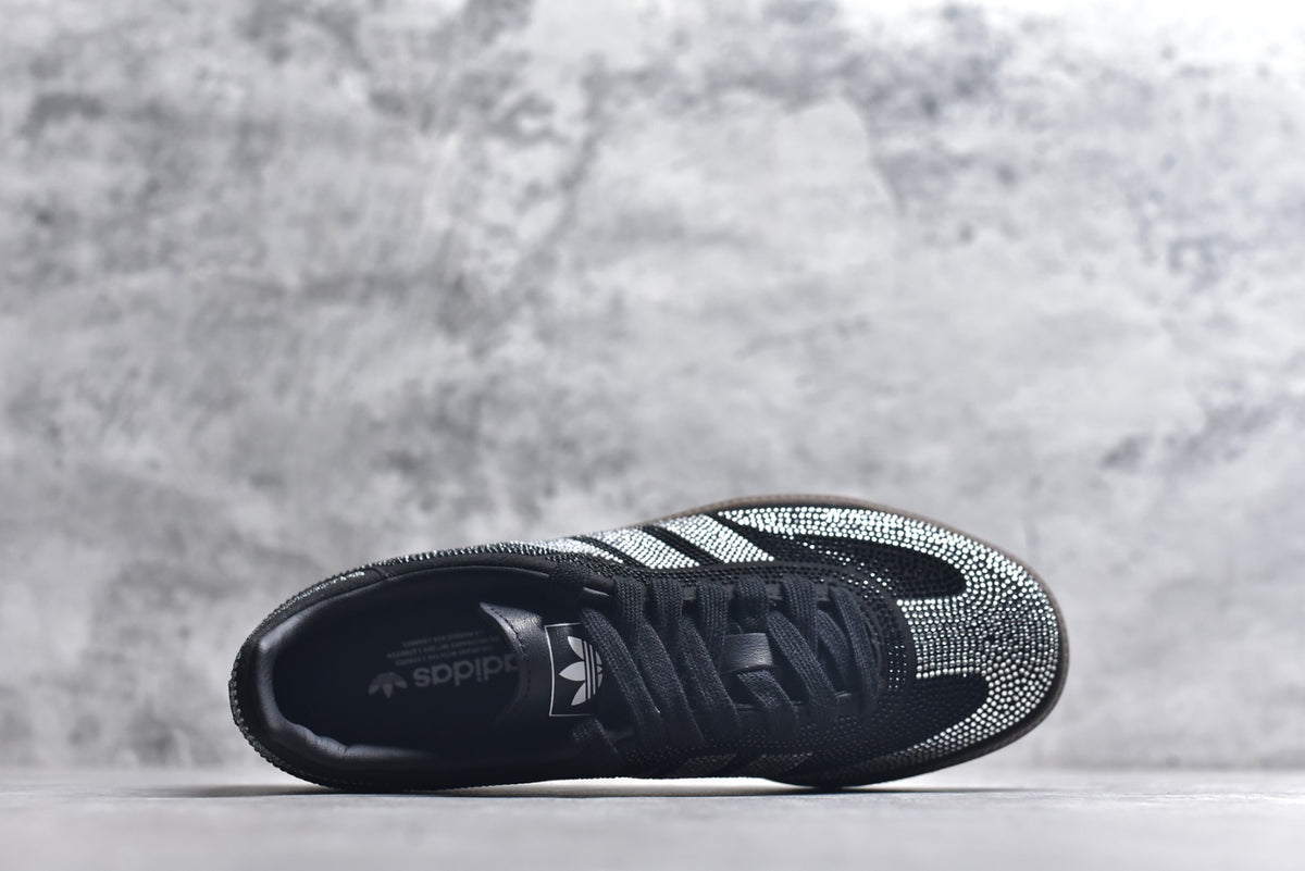 Adidas Originals Samba OG — Low-Top Classic Football-Inspired Sneakers