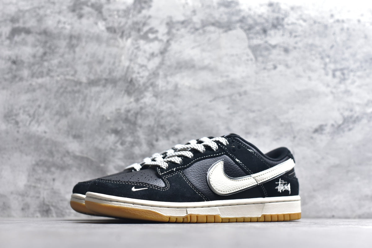 Nike SB Dunk Low x Stüssy — Collaboration Low-Top Sneakers