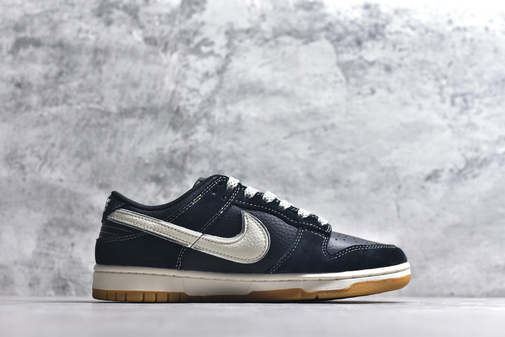Nike SB Dunk Low x Stüssy — Collaboration Low-Top Sneakers