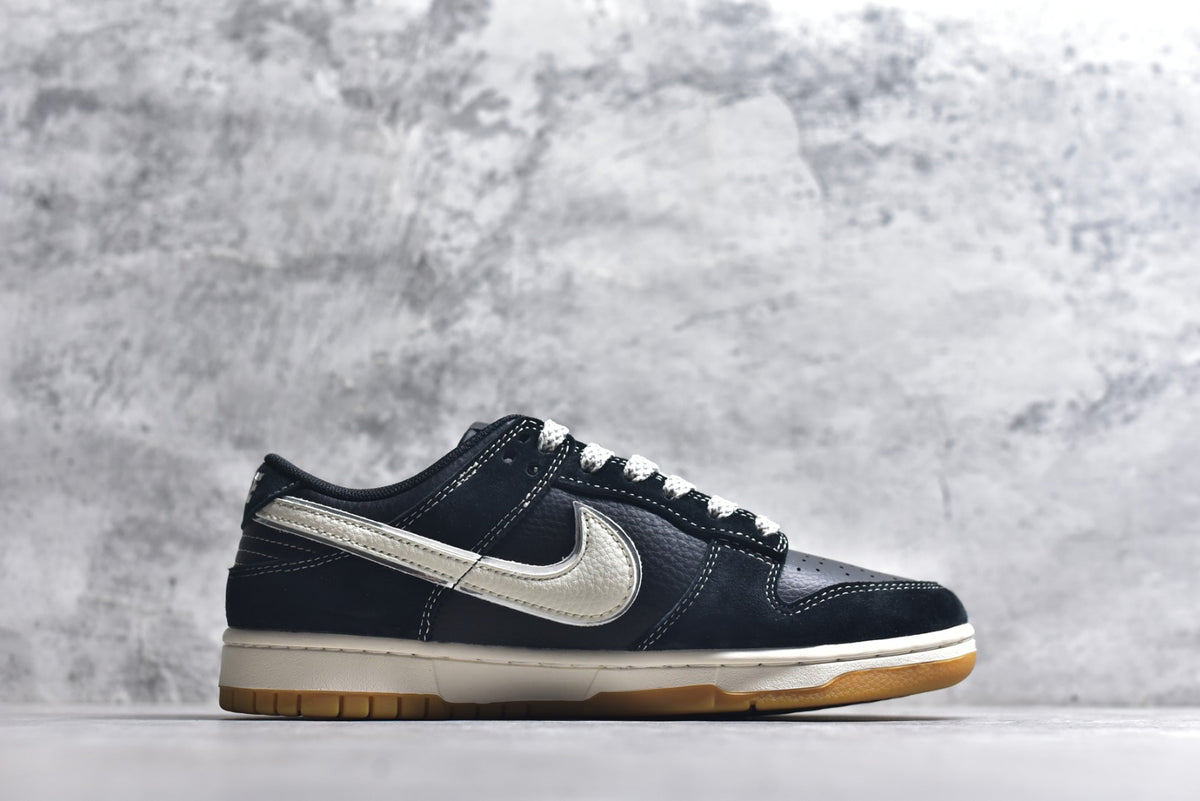 Nike SB Dunk Low x Stüssy — Collaboration Low-Top Sneakers