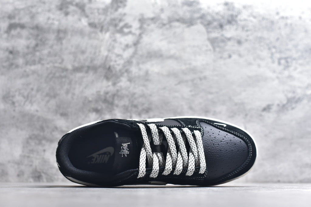Nike SB Dunk Low x Stüssy — Collaboration Low-Top Sneakers
