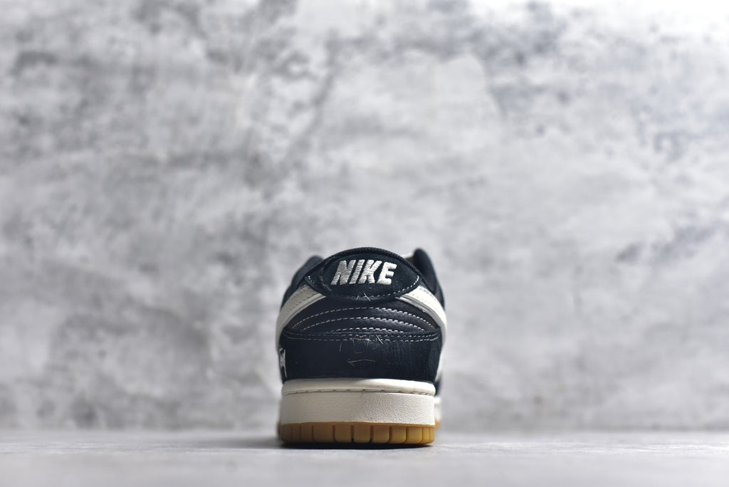 Nike SB Dunk Low x Stüssy — Collaboration Low-Top Sneakers