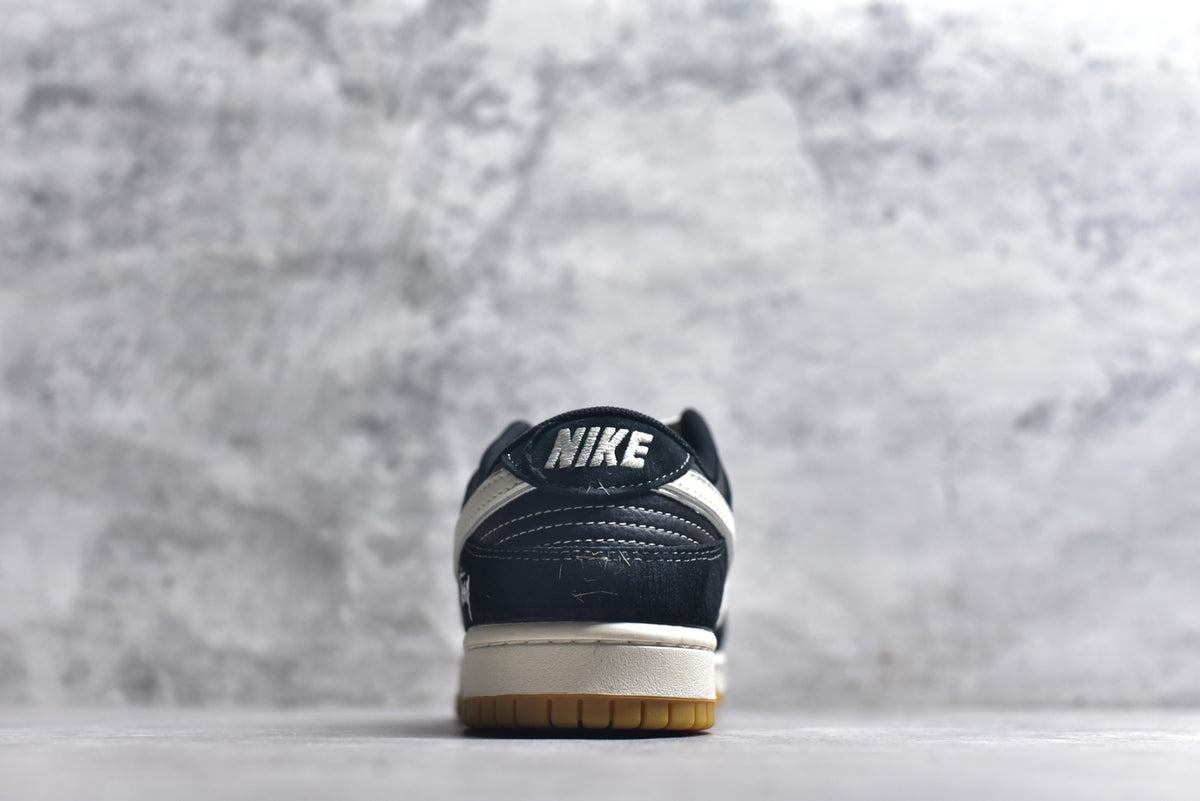 Nike SB Dunk Low x Stüssy — Collaboration Low-Top Sneakers