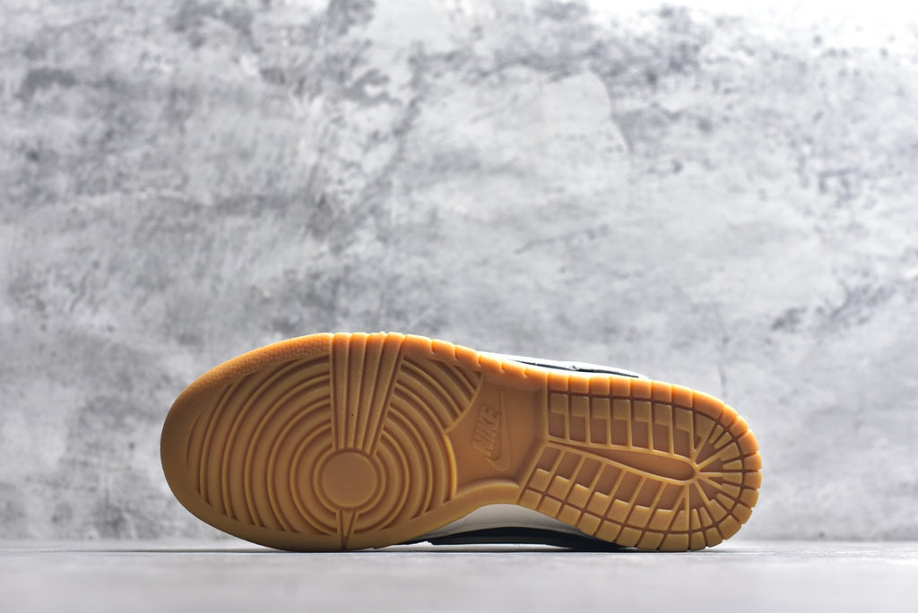 Nike SB Dunk Low x Stüssy — Collaboration Low-Top Sneakers