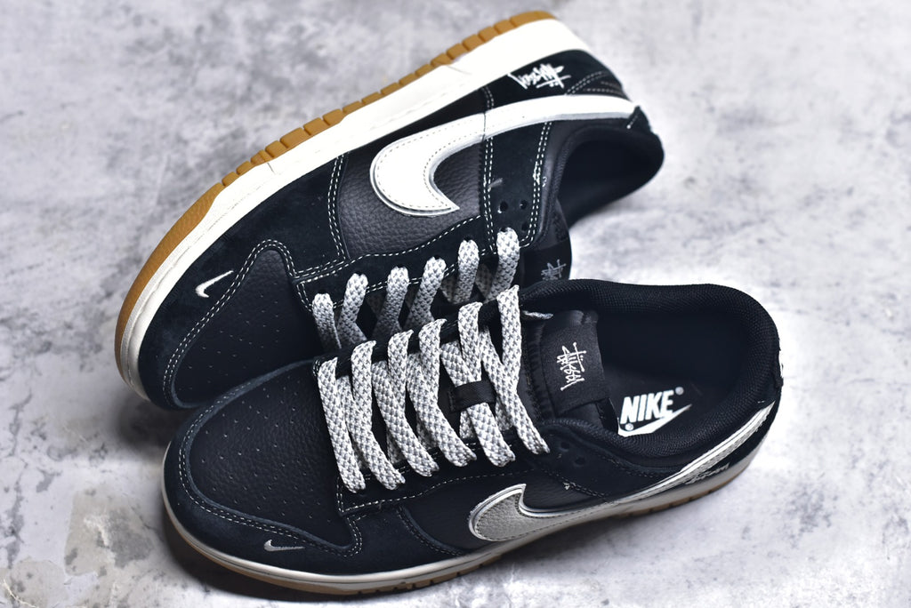 Nike SB Dunk Low x Stüssy — Collaboration Low-Top Sneakers
