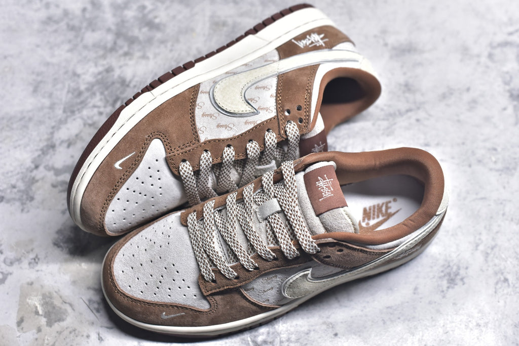 Nike Dunk Low Retro x Stüssy Anniversary Low-Top Sneakers | XX3168-601