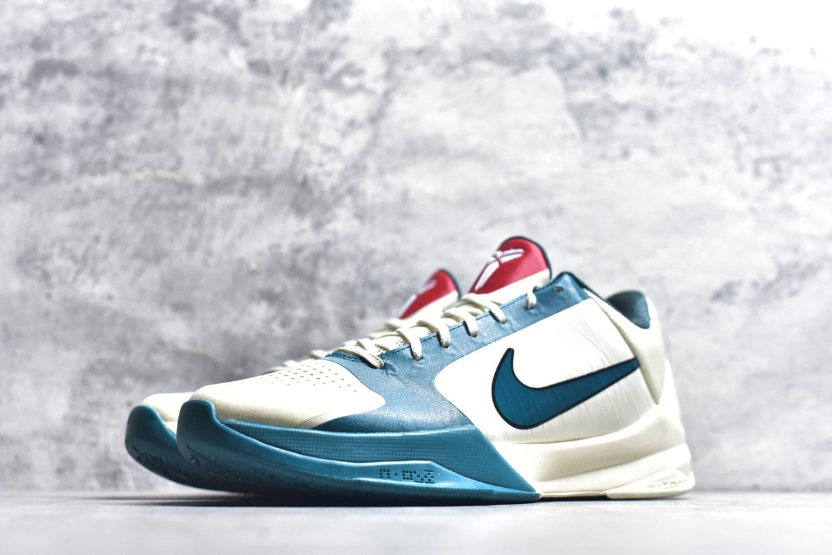 Caitlin Clark × Nike Zoom Kobe ZK5 Low-Top Basketball Sneakers | IZ1852-100 Sail Blue