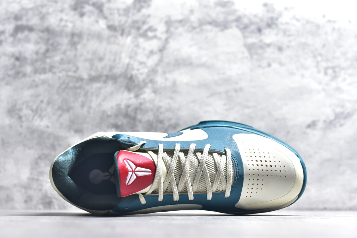 Caitlin Clark × Nike Zoom Kobe ZK5 Low-Top Basketball Sneakers | IZ1852-100 Sail Blue