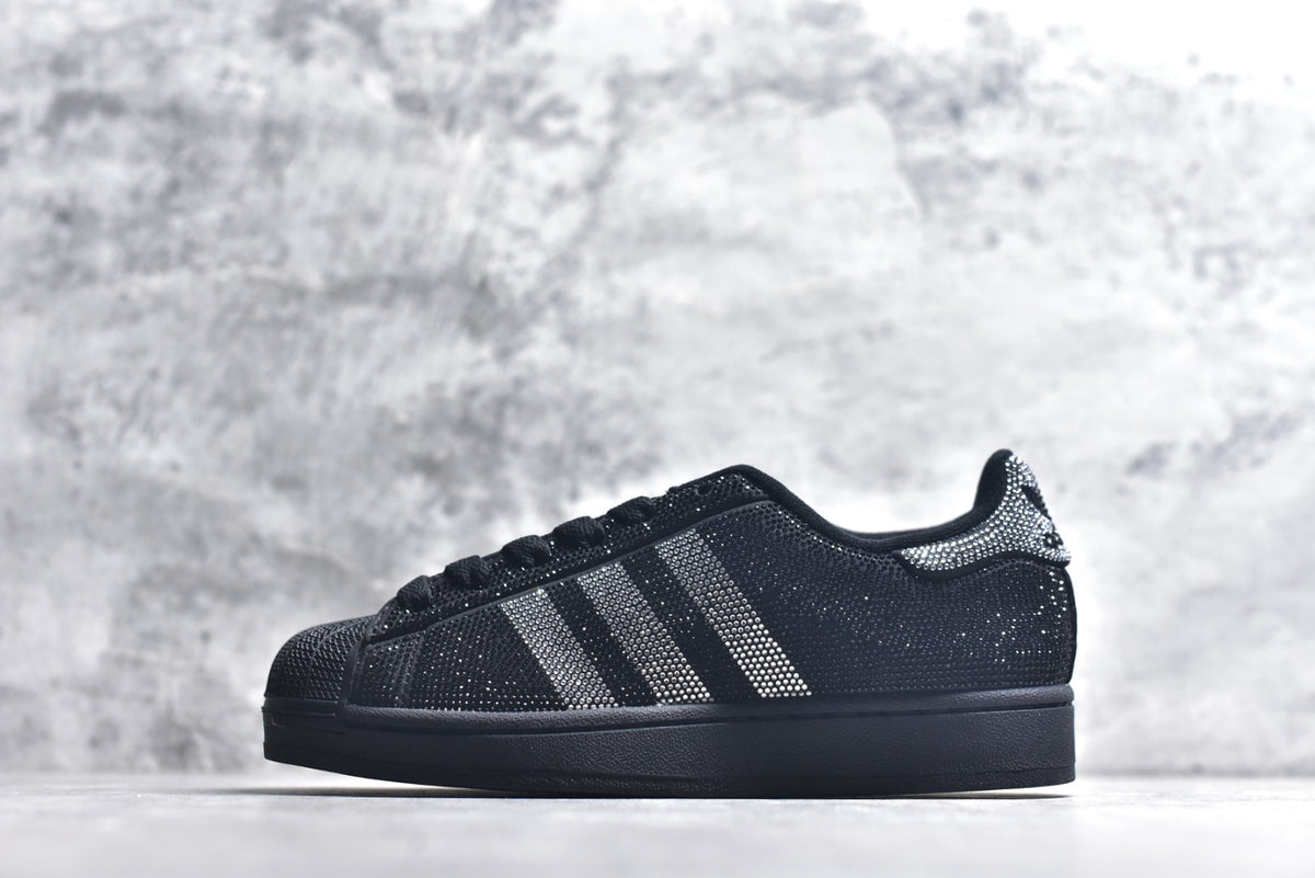 Adidas Originals Superstar 2 — Shell Toe Classic Low-Top Sneaker | Black & Silver | Unisex | IH4200