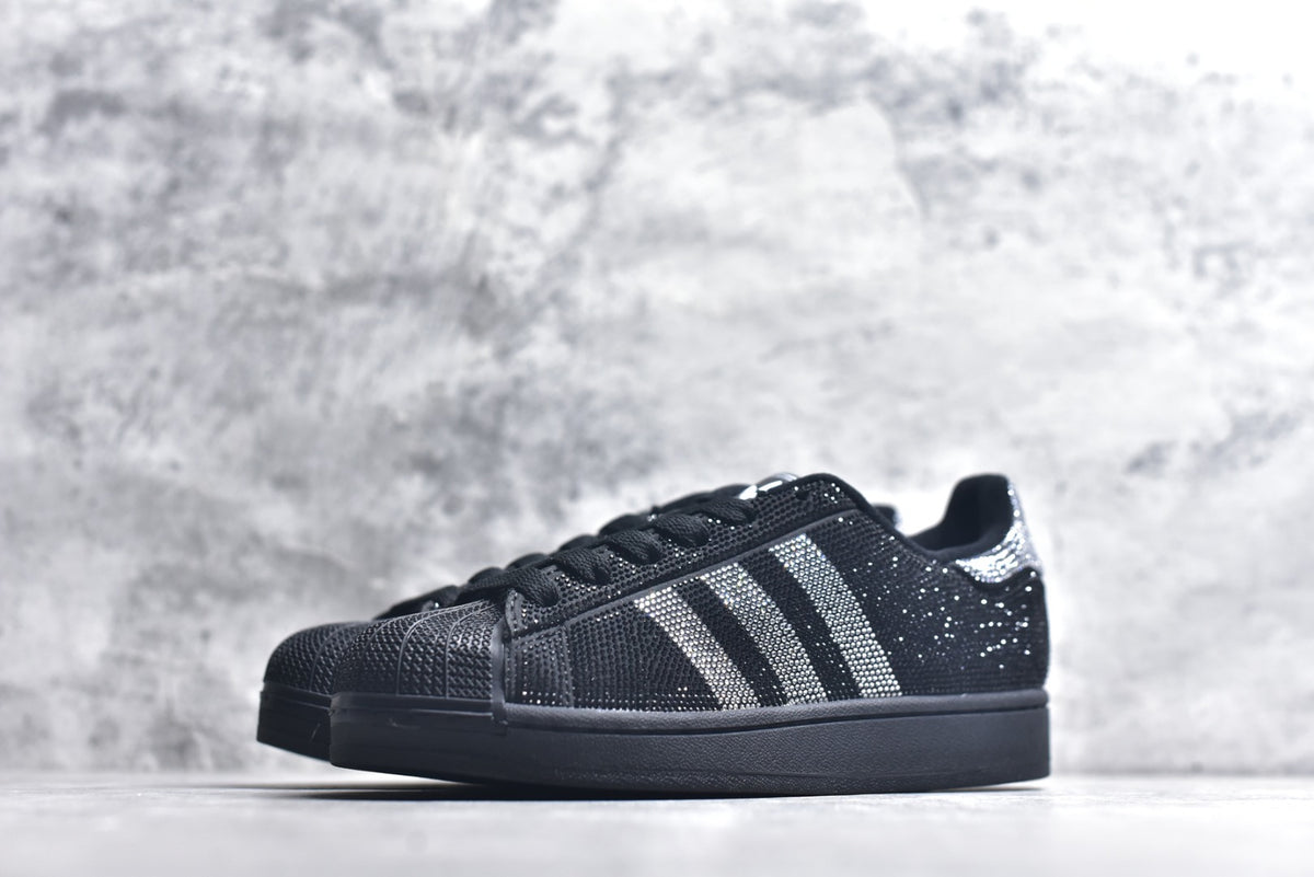 Adidas Originals Superstar 2 — Shell Toe Classic Low-Top Sneaker | Black & Silver | Unisex | IH4200